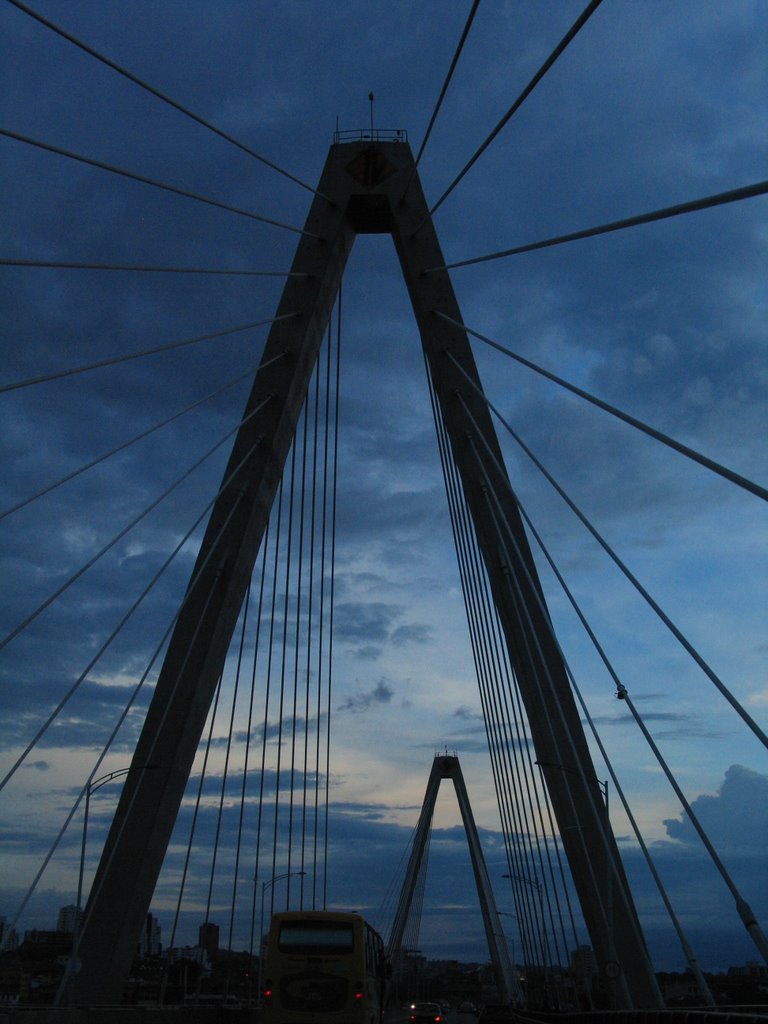 VIADUCTO DESDE UN CARRO by Juan Tapias