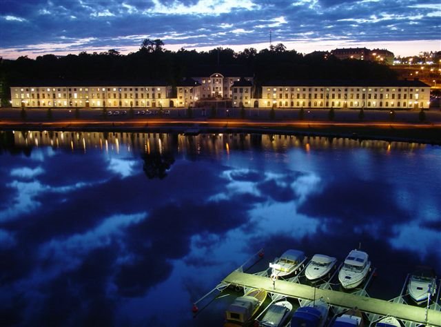 Karlsbergs slott- evening view by karpenko