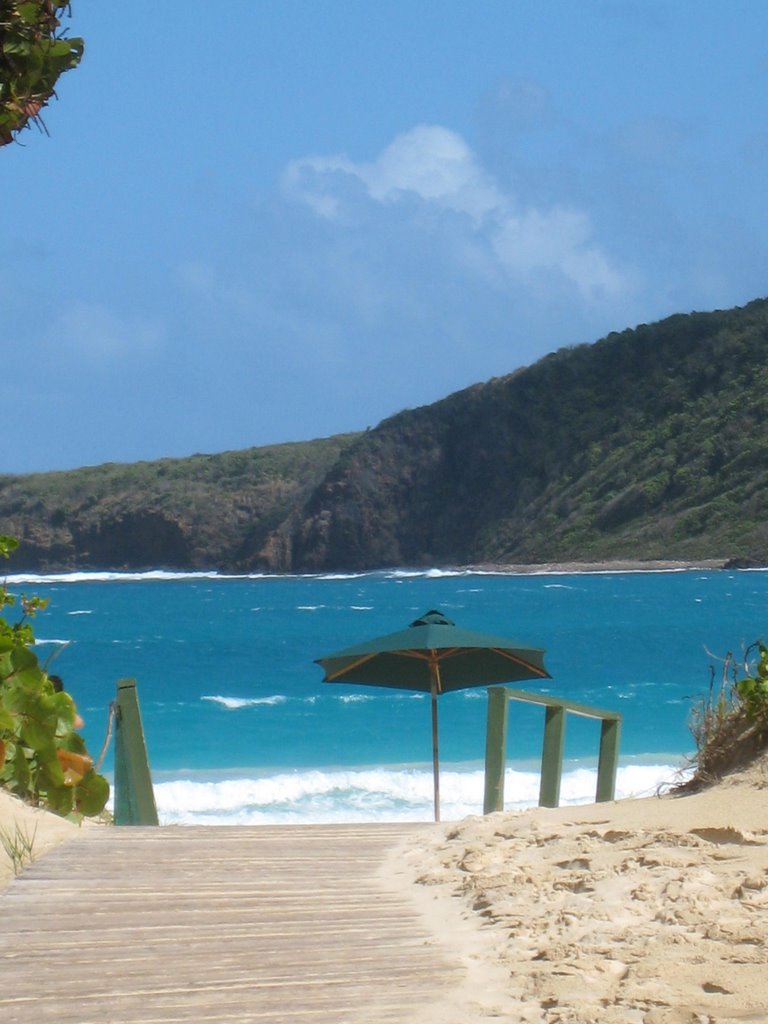 Flamenco Beach by alpanglow