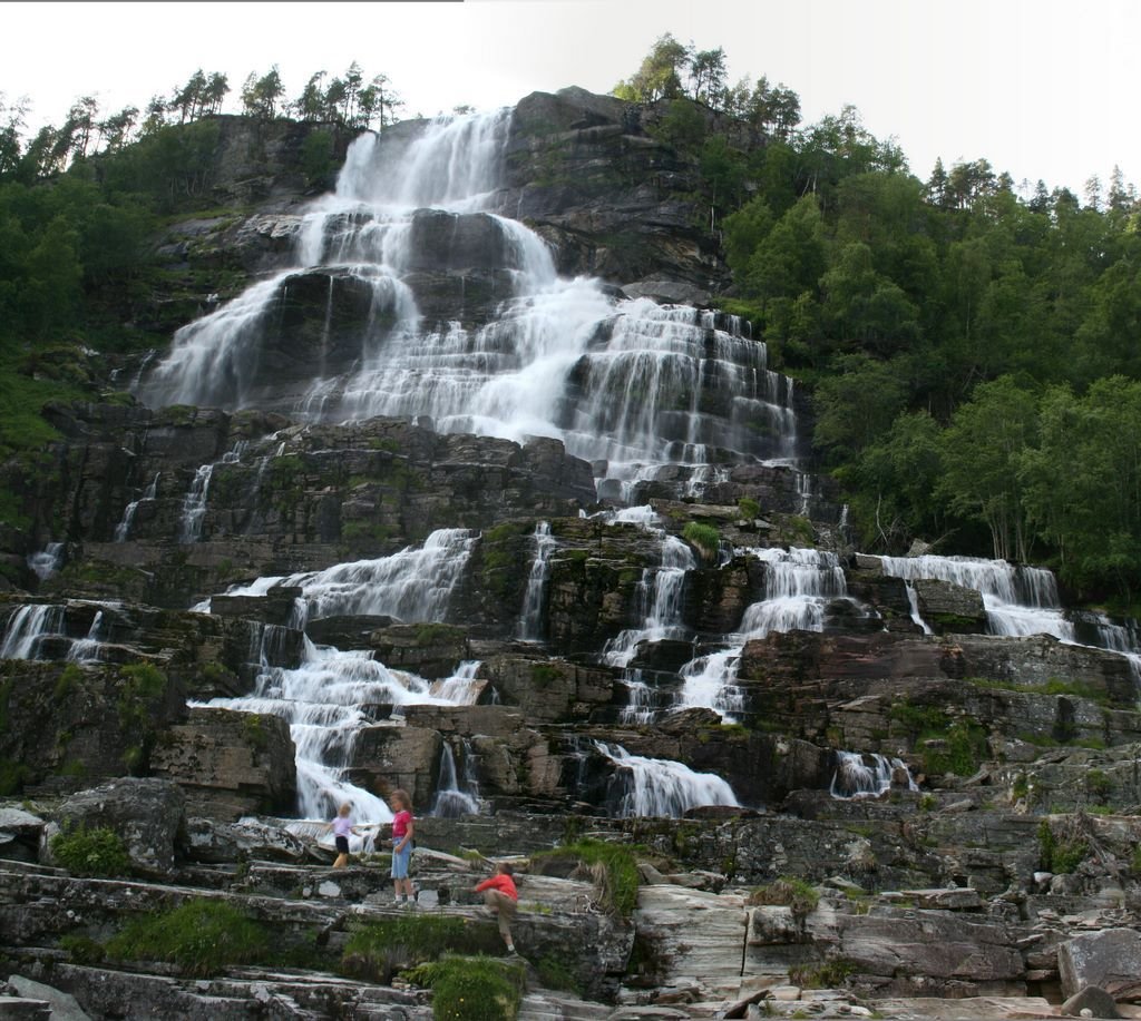 06.08.2006 Tvindefossen cascades, Voss, Norway by Desierk