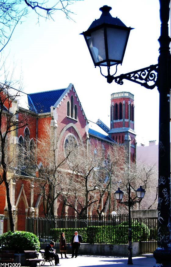 Iglesia del perpetuo socorro desde la plaza de los Chisperos by Mariano Mellado