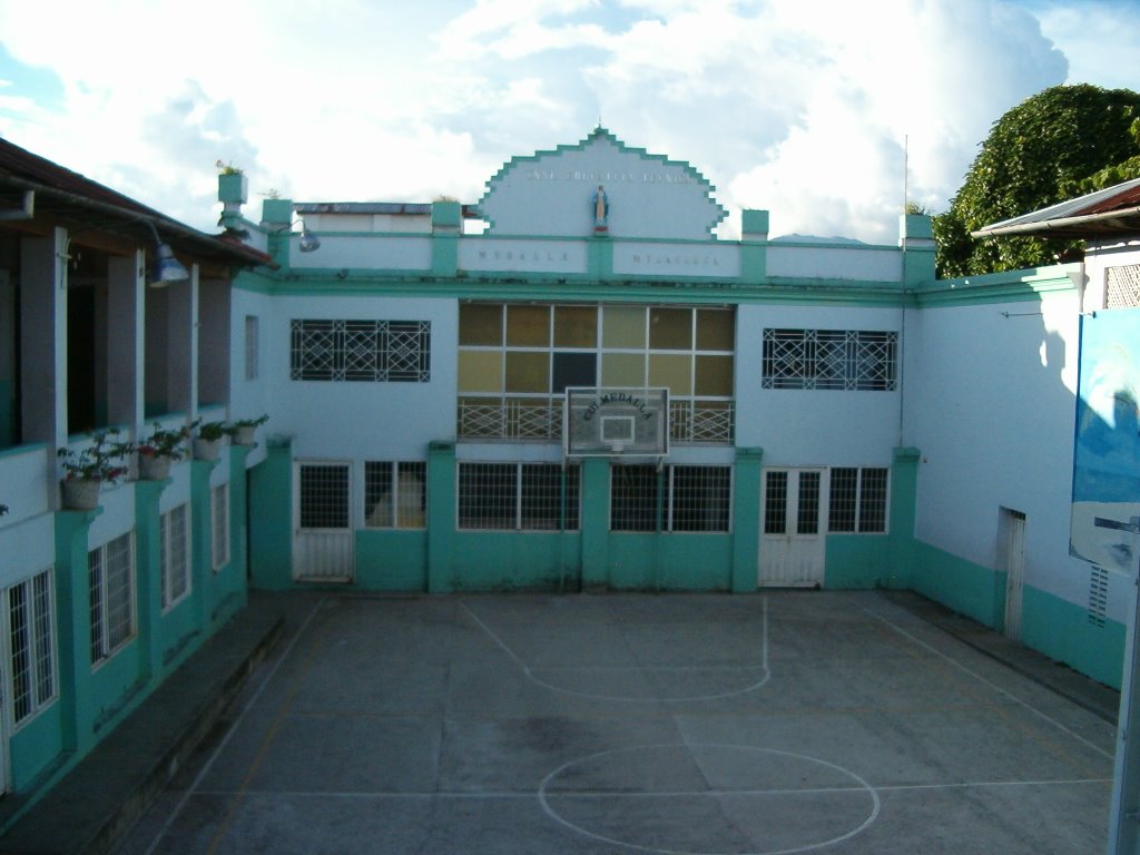 Colegio Medalla Milagrosa by Jorge Carvajal Aldana