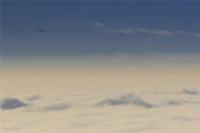 Avion en approche de l'aeroport de Genève-Cointrin. by duchmurz