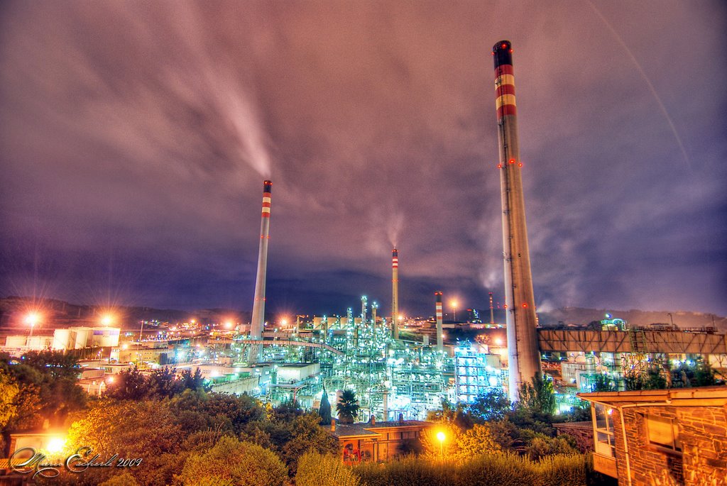 Raffinerie bei Nacht by Mario Escherle, der Fotograf aus Kaiserslaute