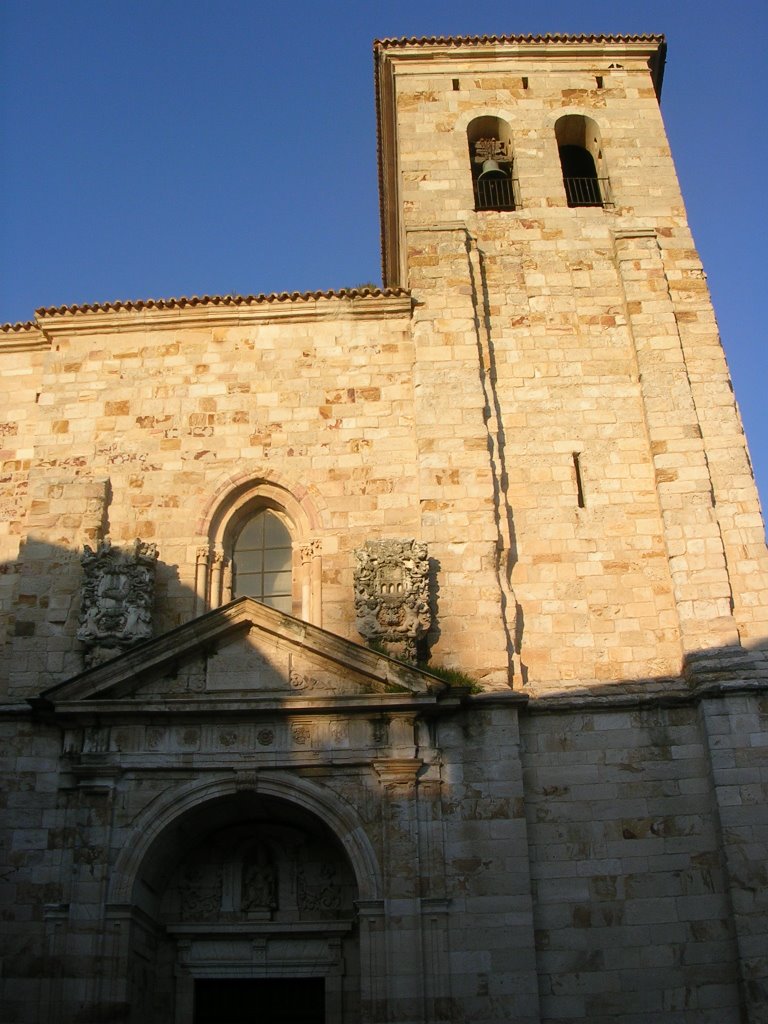 Iglesia de San Ildefonso, Zamora, País Llionés by Llara