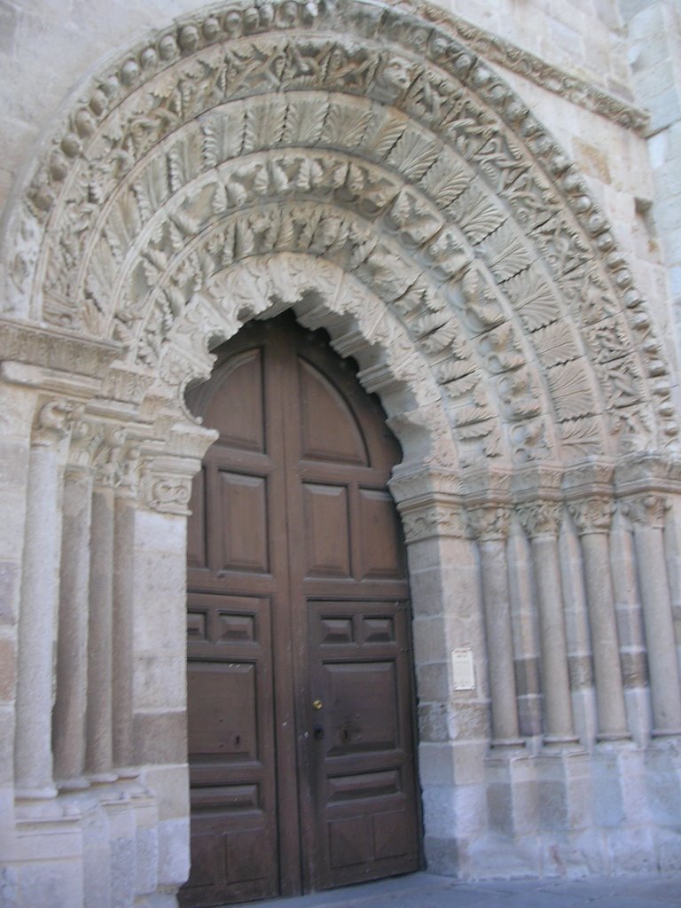 Portada de la Magdalena, Zamora, País Llionés by Llara