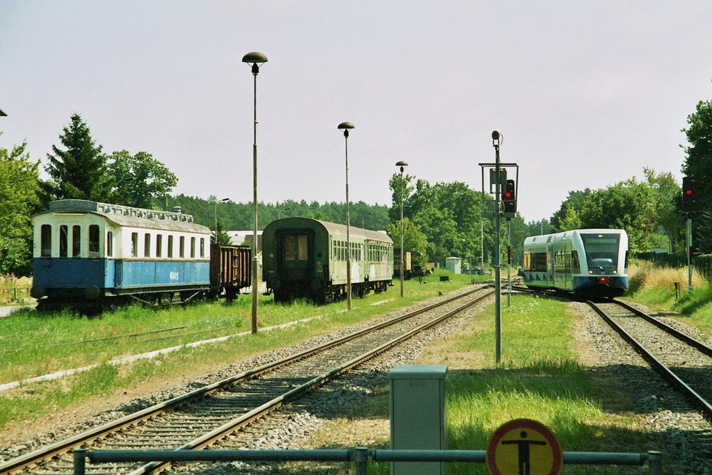 Alt und neu im Bahnhof Ahlbeck by Kay Gröninger