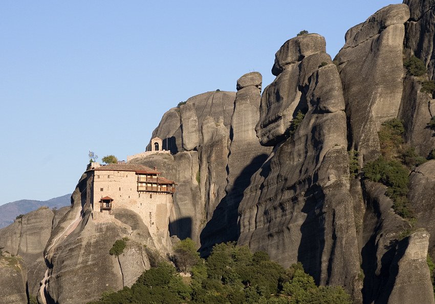 Meteora - Aghios Nikolaos Anapafsas Kloster by Edward M.