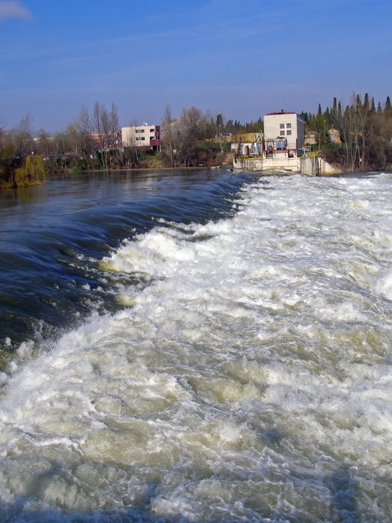 SALTO DE AGUA DEL EBRO by jesus angel