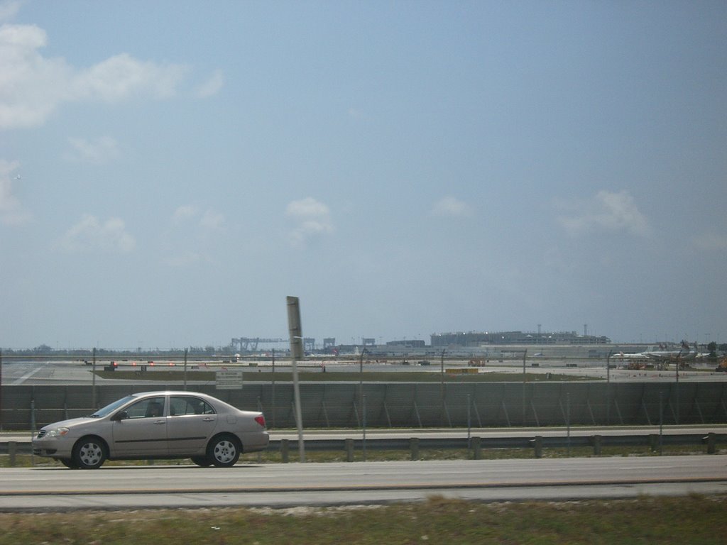 I-95 Northbound. Fort Lauderdale Airport. by Robert Lam