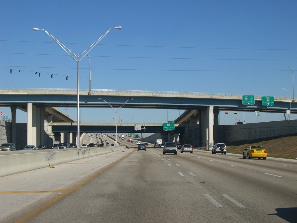 I-95 Northbound. by Roberto Lam