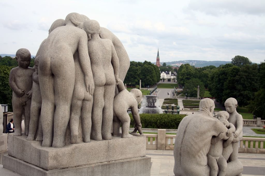 26.07.2006 Vigelands sculptures near the Humantower, Vigelands park, Oslo by Desierk