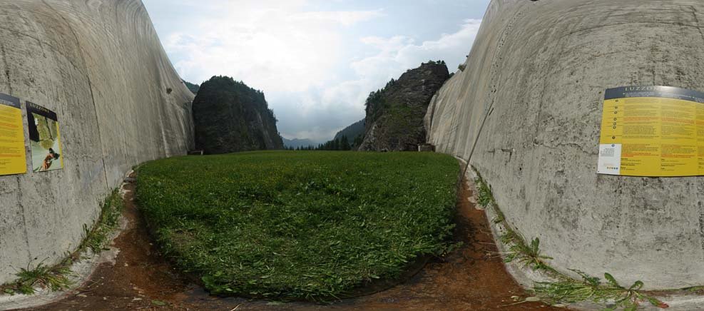 Diga del Luzzone 1609m (http://www.ti360.org/panorama/panorama_display_lowrez.php?panoGuid=diga_luzzone) by ti360