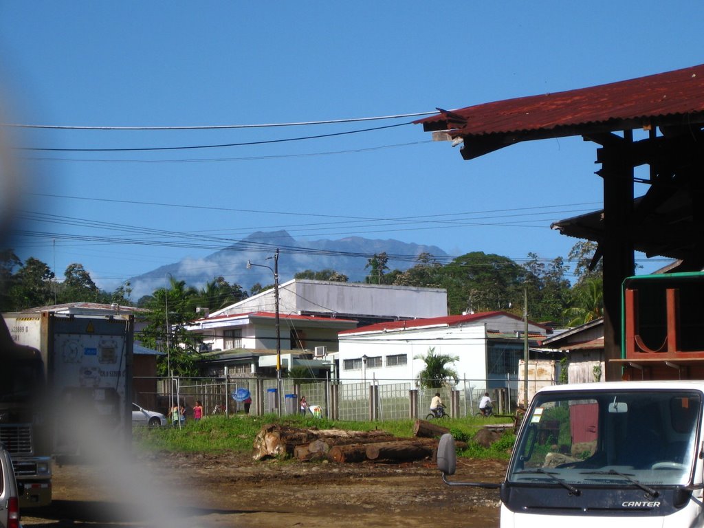 Vista del volcan Turrialba by Luis Alvarado