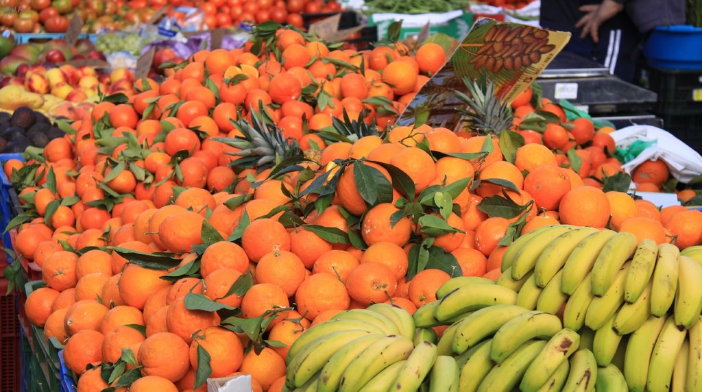 Markt in Santa Maria del Cami, Mallorca by Juergen Roesener