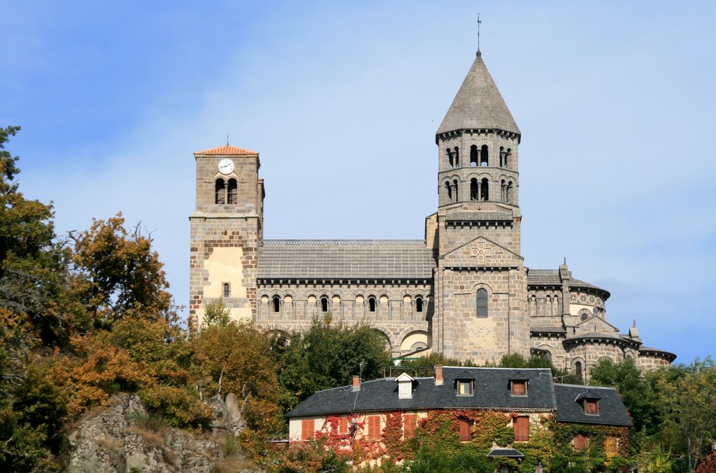 L'église de Saint-Nectaire, vue de la route d'Issoire by François Madic