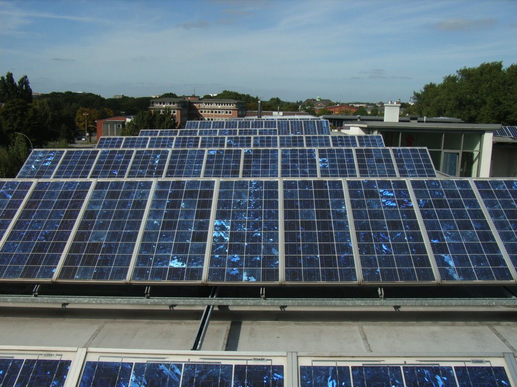 Solaranlage auf dem Dach von "Autofreies Wohnen" in Hamburg-Barmbek by Hartmuth Groth