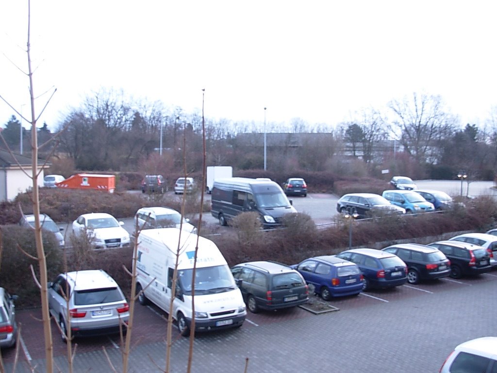 Hotel Ramada Frankfurt Airport West, Blick aus Zimmer 219 auf den Parkplatz by www.kreuzfahrtinsel.…