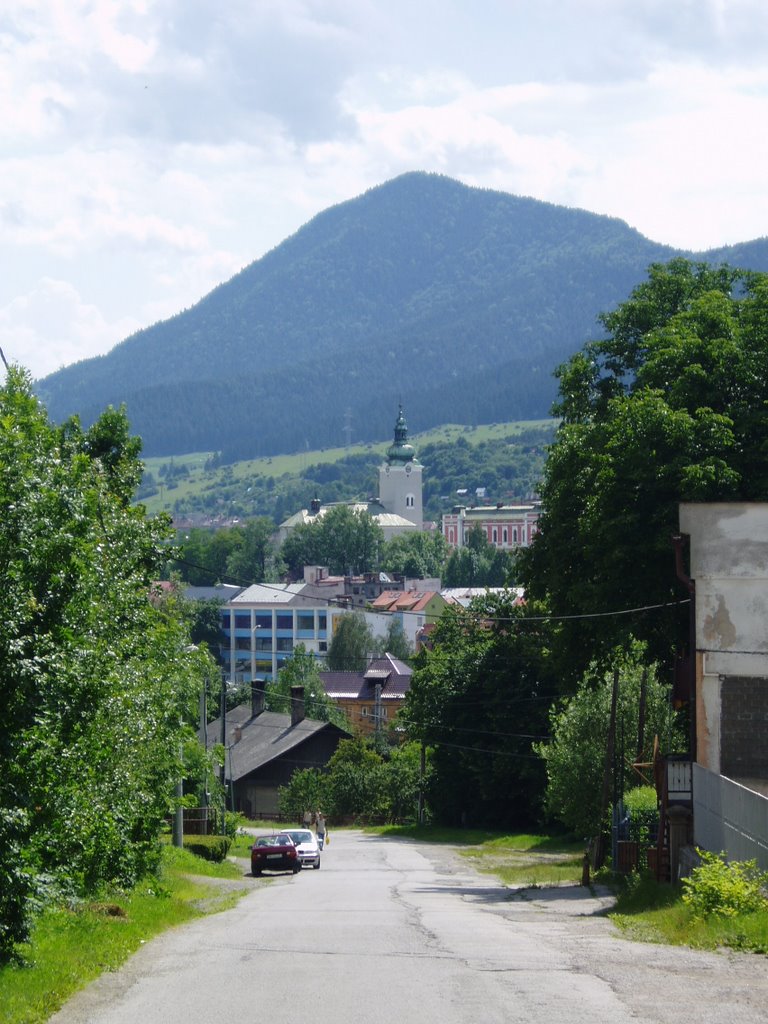 Ružomberok a vrch Sidorovo z Likavky (nad Paračkou), v strede kostol sv. Ondreja by Ľudo T.