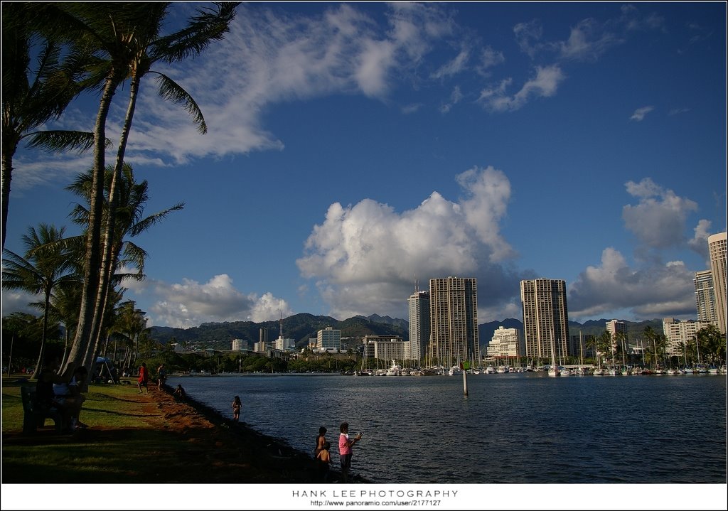 Ala Moana Park, Honolulu by Hank Lee