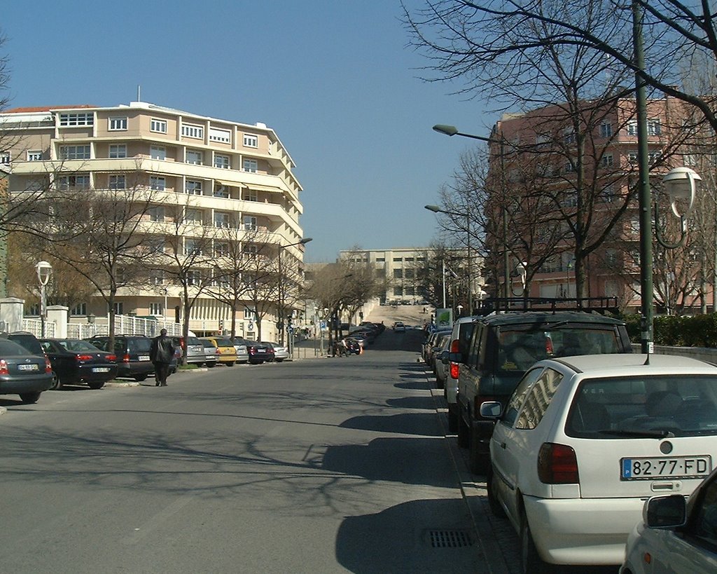 Av. João Crisóstomo - Cruzamento com Av. Defensores de Chaves by Trilhar Lisboa