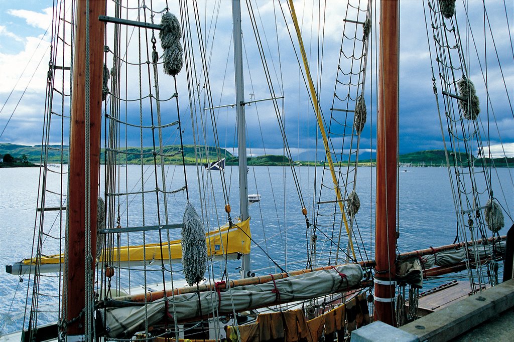 Scotland - Oban Port by maur61