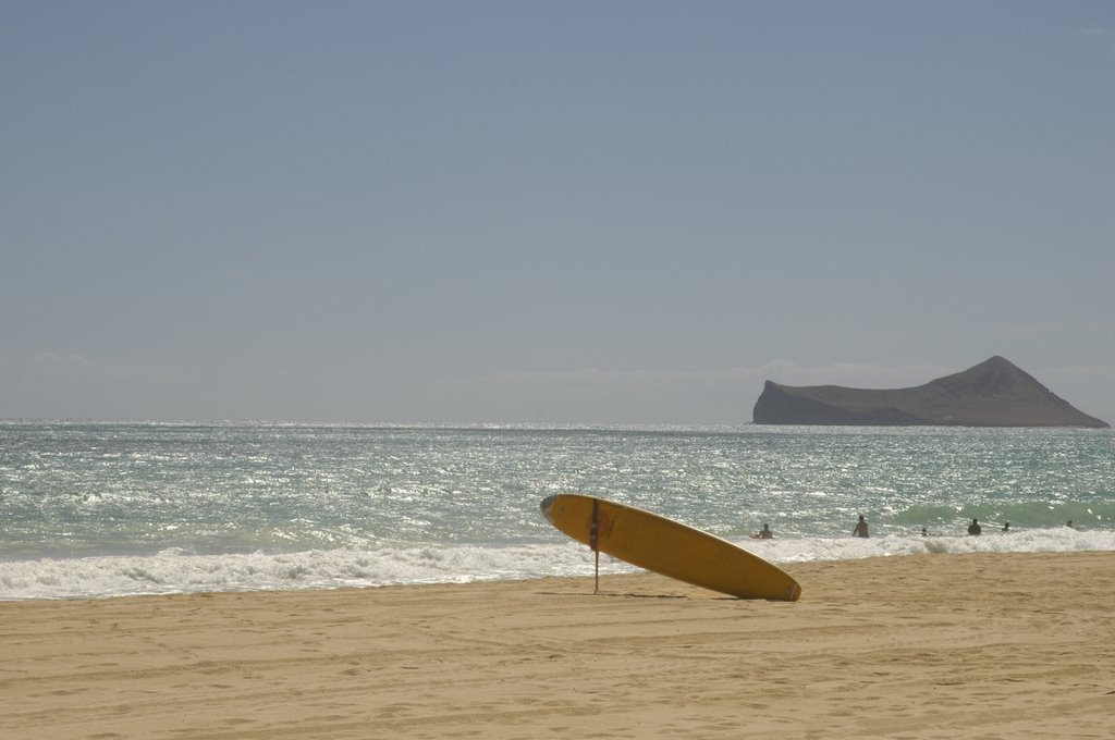 Waimanalo Beach, the view of Rabbit isl., Oahu, Hawaii by Hidetaka Furuichi