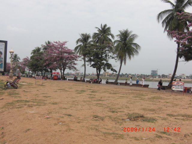 Sisowath Quay, Phnom Penh by santiw