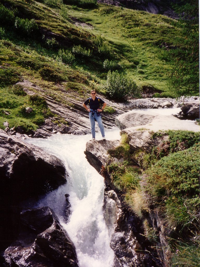 Val Veny (AO) - Lo spuntone sulla cascata, estate 1993 (Da diapositiva Kodachrome 25 ASA) by Giancarlo Ticozzi