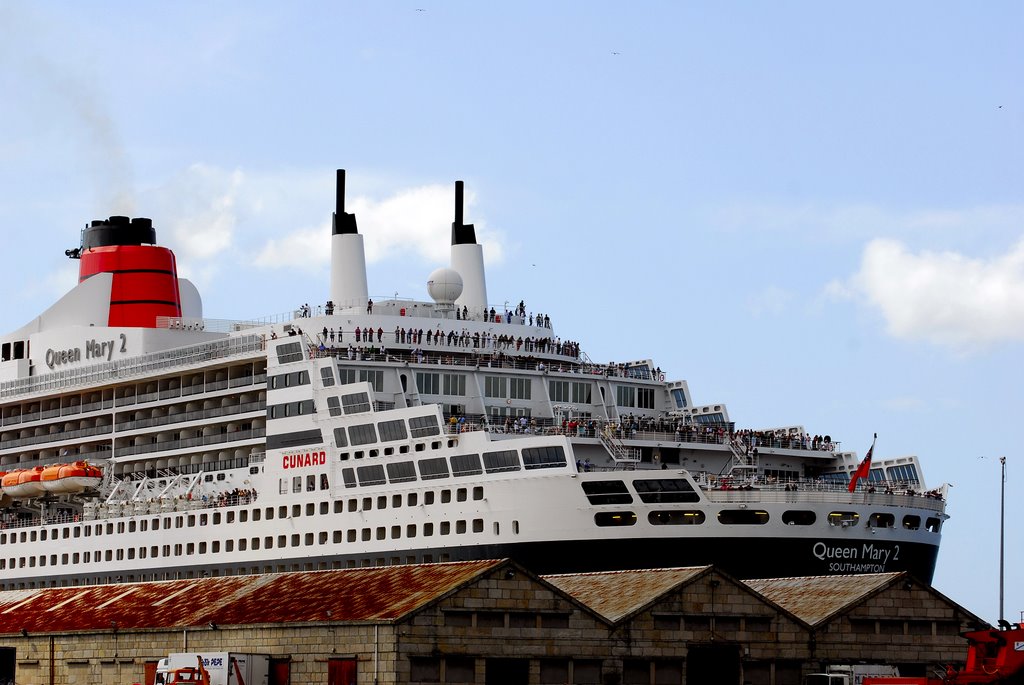 Queen Mary 2 Grada de Lujo en la Powerboat 2008 by susodruida