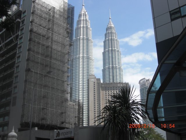 Petronas Twin Tower, from Jalan Perak, Kuala Lumpur by santiw