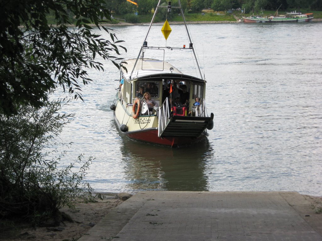 Köln - Rhein-Fähre bei Zündorf by Heribert Duling