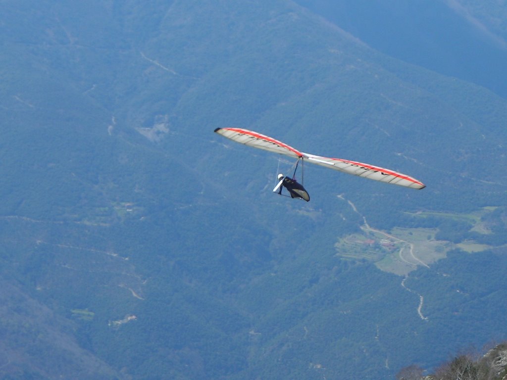 Volant en ala delta al Turó de l'Home by evilaclara