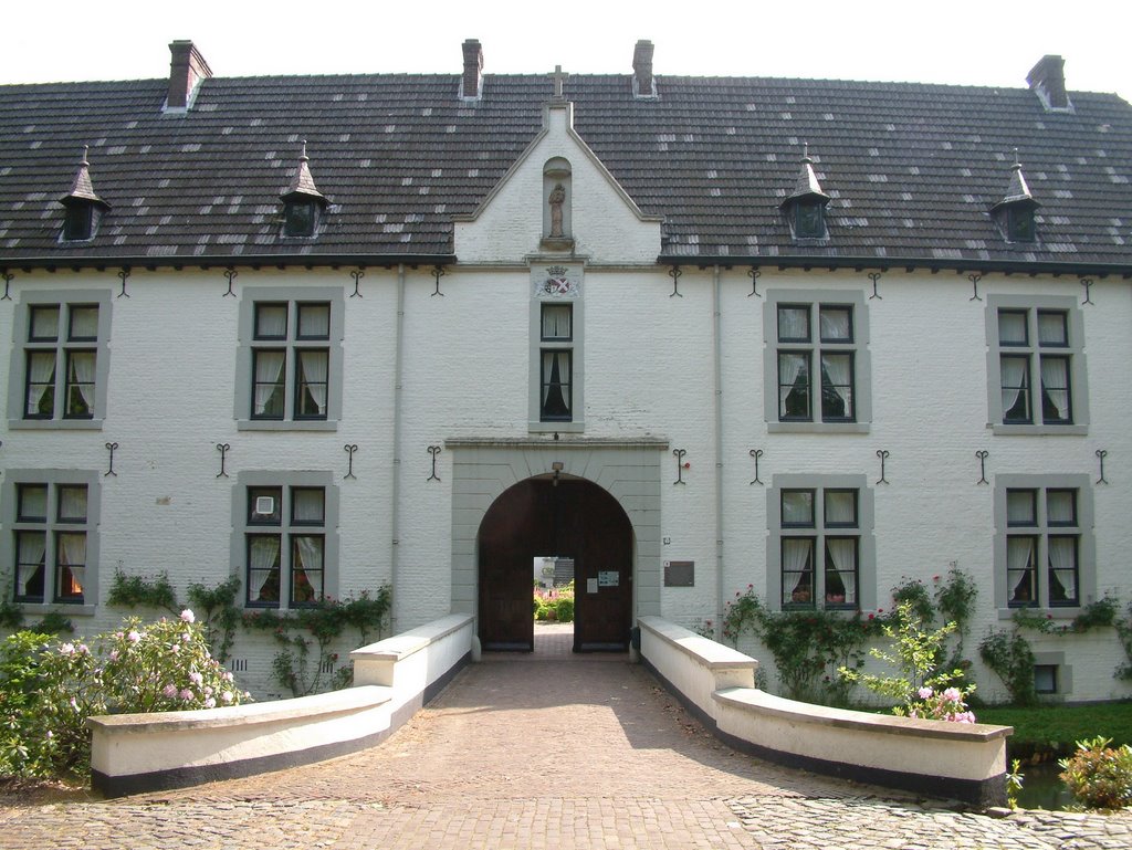 Kasteel De Berckt, Baarlo, Limburg, Netherlands by Dick Korevaar