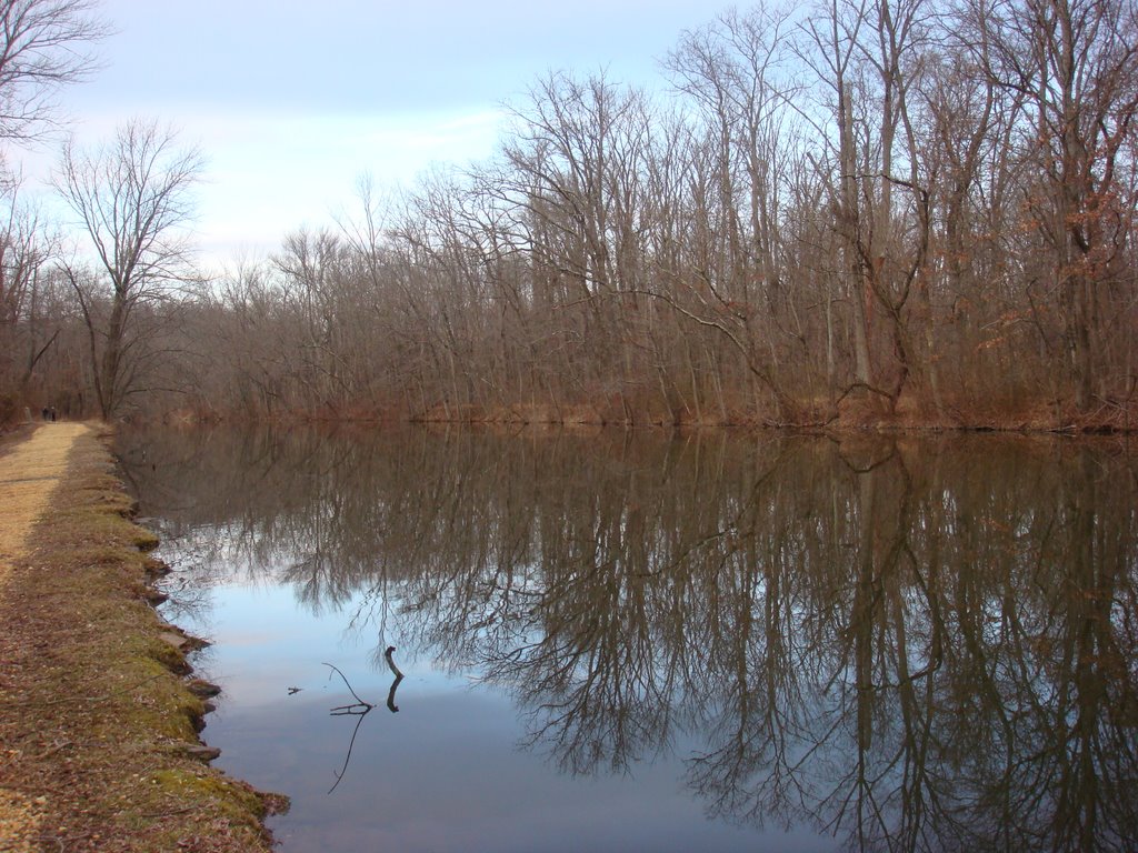 The canal at Colonial Park NJ by shah.ashraf