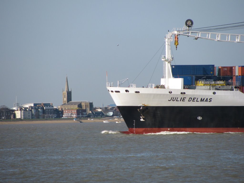 A ship leaving Harwich Harbour by wiggyretired