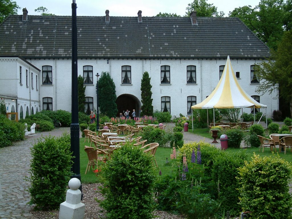 Kasteel De Berckt, Baarlo, Limburg, Netherlands by Dick Korevaar