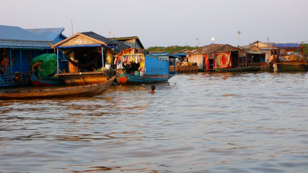 Плавучая деревня на оз. Tonle Sap by Дмитрий Мисюра