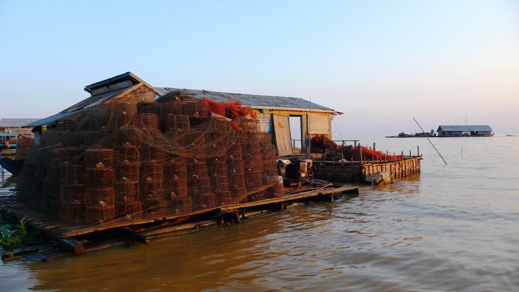 Плавучая деревня на оз. Tonle Sap by Дмитрий Мисюра