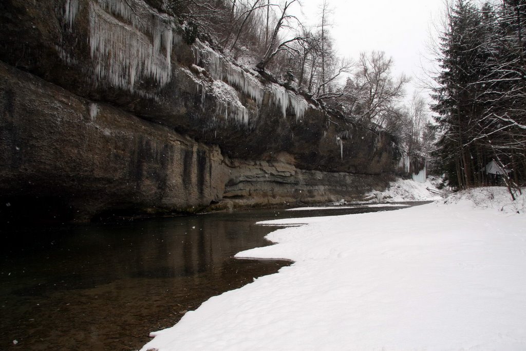 Felsen an der Thur mit Eiszapfen by vodua