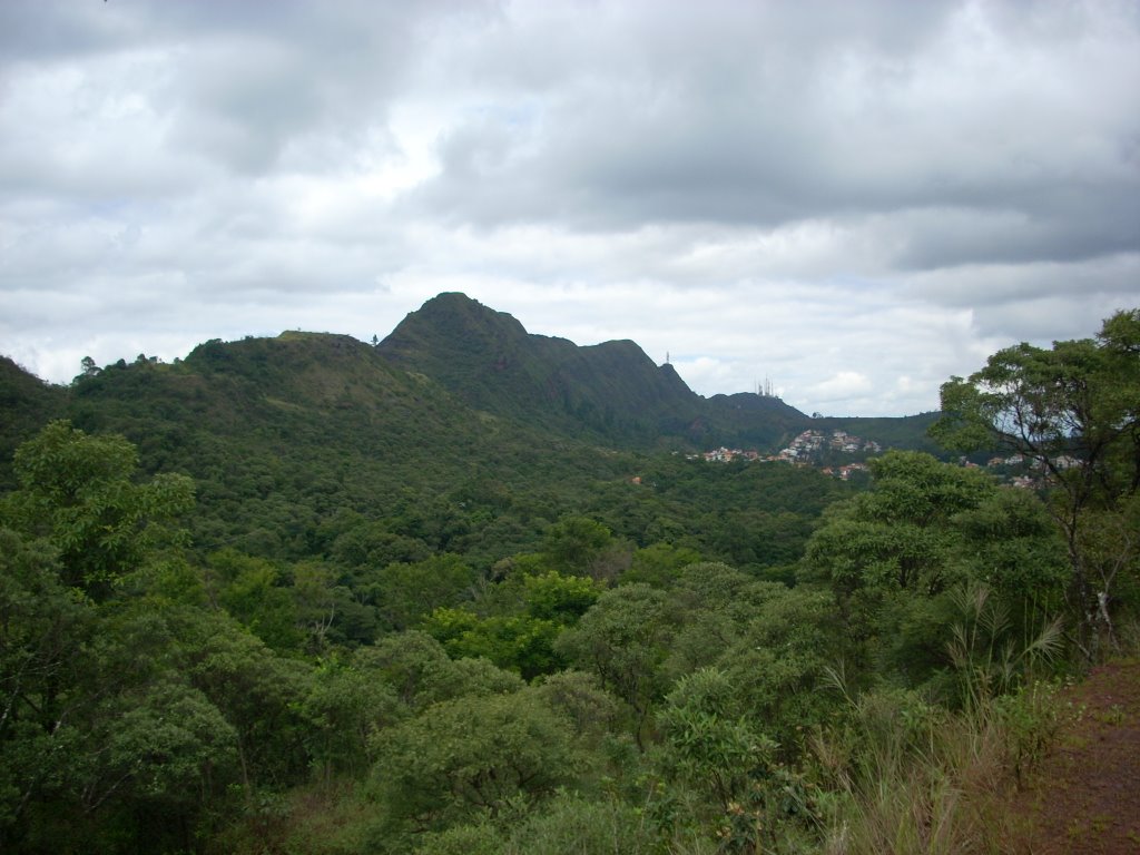 Serra do Curral e Mangabeiras by Lucas Conrado