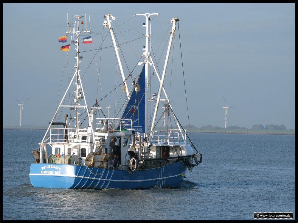 Krabbenkutter beim Anleger Dagebüll by fotoreporter.de