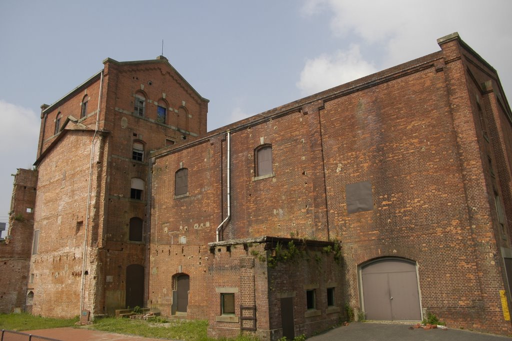 The ruin of Nakajimahikouki, the munitions plant in Handa by Hidetaka Furuichi