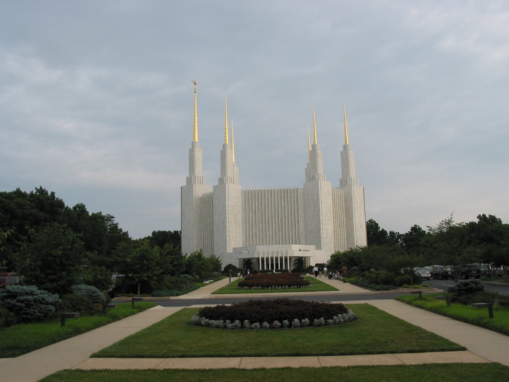 LDS Temple at Washington DC, 11 July 2007 by Albert Li