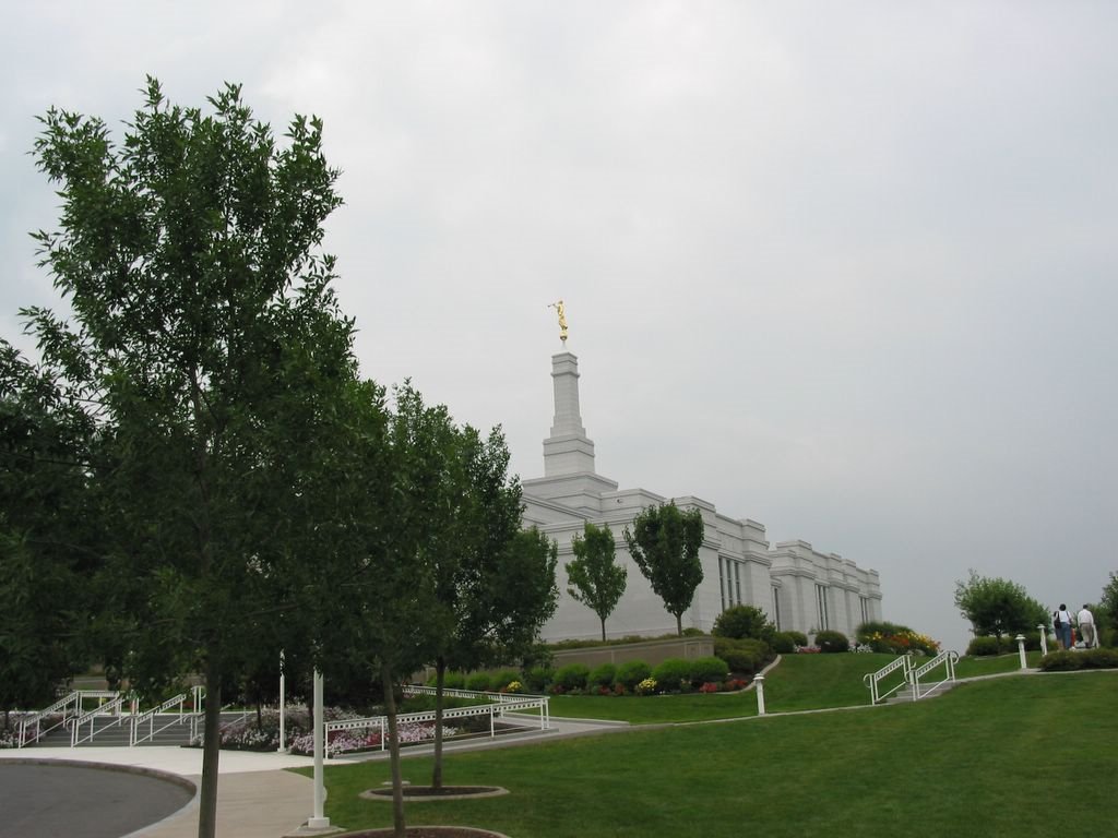 Palmyra LDS Temple, 16 July 2005 by Albert Li