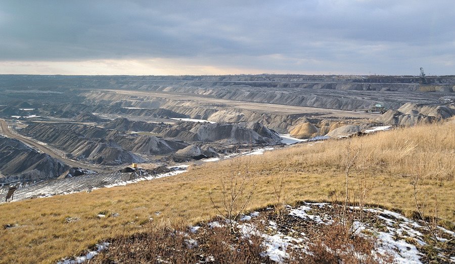 Blick vom Aussichtspunkt in den Tagebau Schleenhain, Febr. 2009 by swantewit