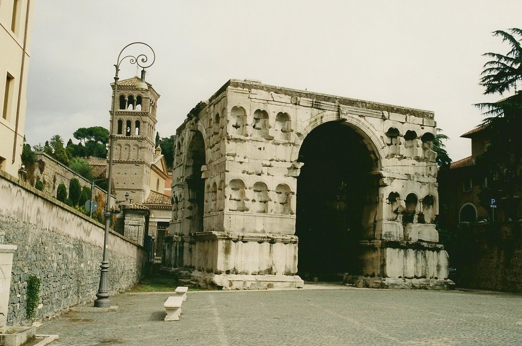 El Arco de Jano y detrás, San Giorgio in Velabro by Carmen Peña Medina