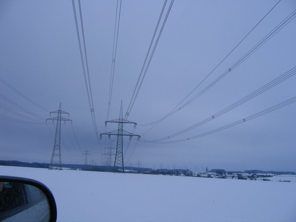 Hochspannungsleitungen auf der A9 bei Schleiz by waldwind