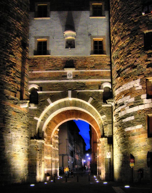 The gate - Lucca by travellingbear