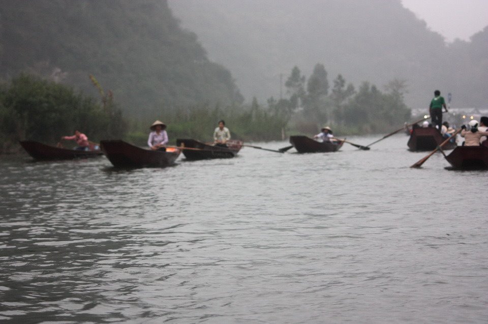 Thuyền trên dòng suối Yến by Trung Đức